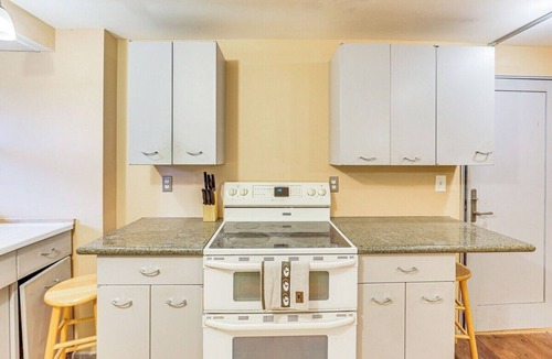 South Side Slopes House | Cozy Loft Studio in a Triplex, near SouthSideWorks