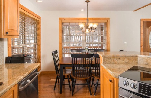Charter Hills Cabin | Cozy Log Cabin, Deck & Fireplace, A/C, Grill