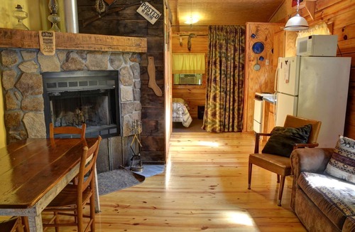Cherokee Cabin | Cozy Log Cabin for Getaway in the Mountains near Cherokee, North Carolina