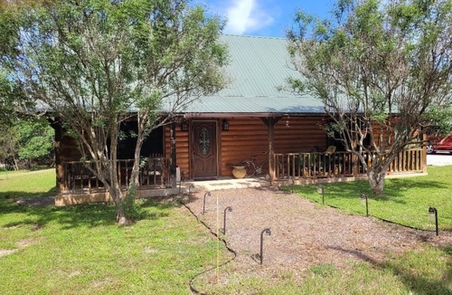 Georgetown Cabin | Cozy Log Cabin in the Woods Near Lake Georgetown and Suncity Dell Webb