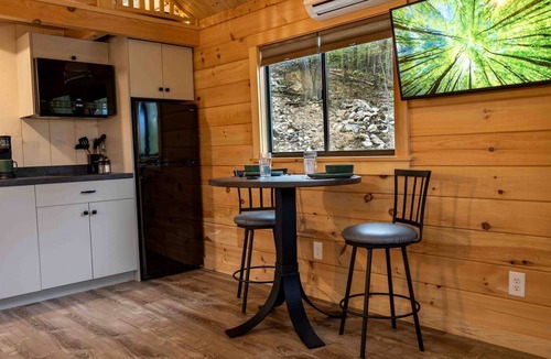 Allegheny Mountains House | Cozy Log Cabin with a Hot Tub near Seneca Rocks, West Virginia - Perfect for a Romantic Glamping Getaway to the Mountains