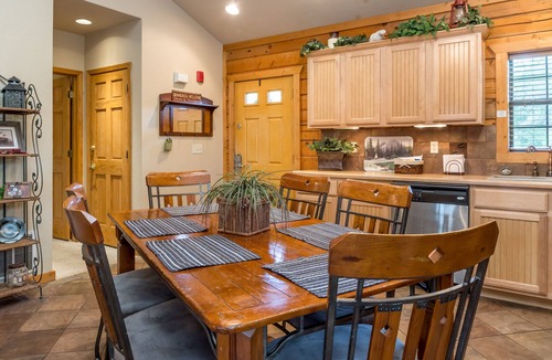 Branson Theater District Cabin | Cozy Log Cabin1 Level - Great for Summer Families - 2 Masters