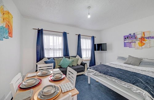 Northumberland Park Apartment | Cozy London Apartment with Great Views