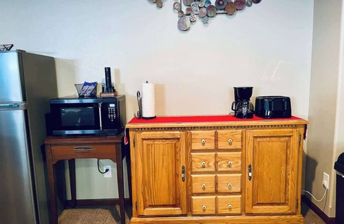 Stratford Apartment | Cozy Lower Level | Fireplace | 30 min Granite Peak