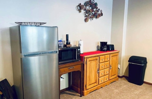 Stratford Apartment | Cozy Lower Level | Fireplace | 30 min Granite Peak