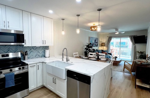 Garden City Condo | Cozy Luxe Beach Condo: Fully Renovated + Steps From The Beach + Pool