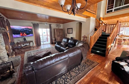 Wrightwood Cabin | Cozy Luxe Mountain Cabin Getaway