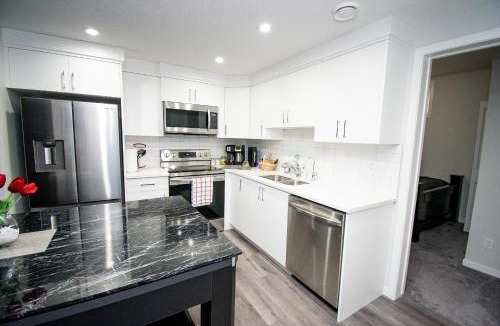 Southeast Calgary Apartment | Cozy Luxe Suites