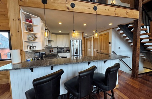 Kirkfield Cottage | Cozy Luxury Cottage for Rent on a semi-island! Pet Friendly! Don’t Miss it!
