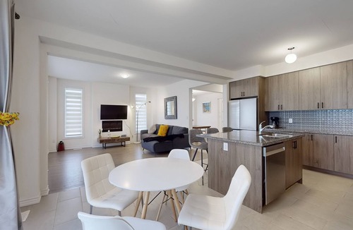 Wasaga Beach House | Cozy Luxury House in Wasaga Beach