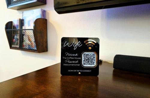 Springfield House | Cozy Luxury - King Bed, Coffee Bar, Sleeps 5