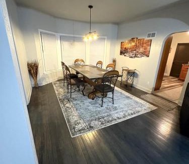 Hecla House | Cozy Main Floor- Hecla
