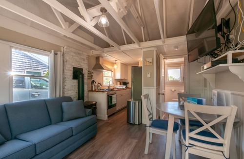East Sandwich Cottage | Cozy Marshfront Cottage Steps from the Beach