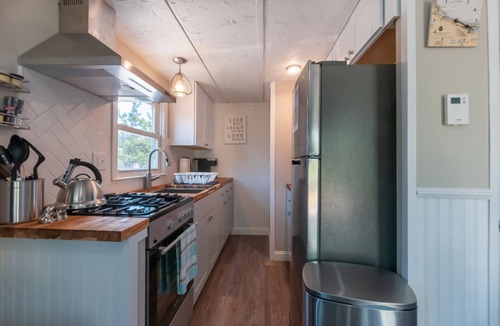 East Sandwich Cottage | Cozy Marshfront Cottage Steps from the Beach
