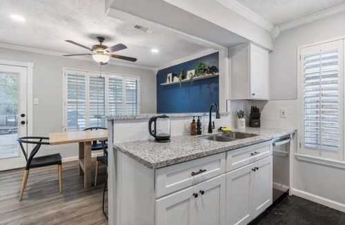 Spring House | Cozy Meets Fun, Pool, Hot Tub, Instagrammable Spaces, & Close to IAH Airport