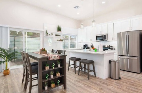 Barrio Anita House | Cozy Mega-Duplex | 8BR Summer Retreat