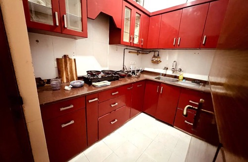 Mayur Vihar Phase 1 Apartment | Cozy Metro Retreat in the Heart of Delhi