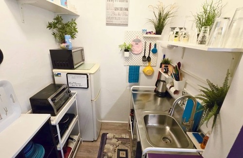 Northeast Miami Apartment | Cozy Miami Efficiency 10 minutes to the beach!