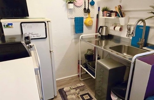 Northeast Miami Apartment | Cozy Miami Efficiency 10 minutes to the beach!