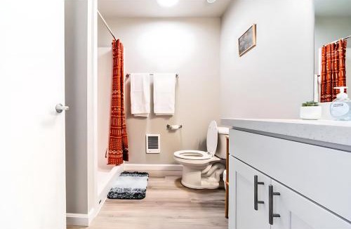 Eastside Apartment | Cozy Micro Suite Unit 11 Sleeps 2 Minutes to Downtown