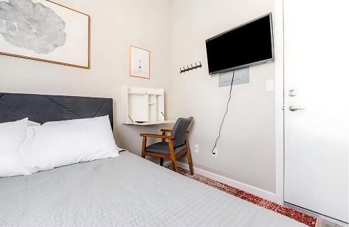 Eastside Apartment | Cozy Micro Suite Unit 11 Sleeps 2 Minutes to Downtown