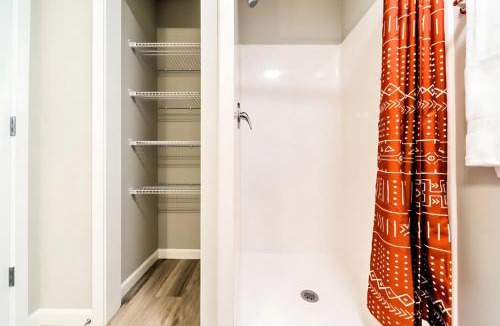 Eastside Apartment | Cozy Micro Suite Unit 12 Sleeps 2 Minutes to Downtown
