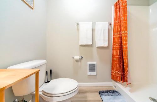 Eastside Apartment | Cozy Micro Suite Unit 12 Sleeps 2 Minutes to Downtown