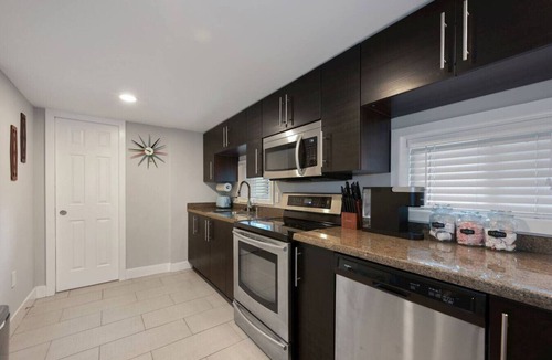Park View Condo | Cozy Mid-Century Apartment Steps From Restaurants