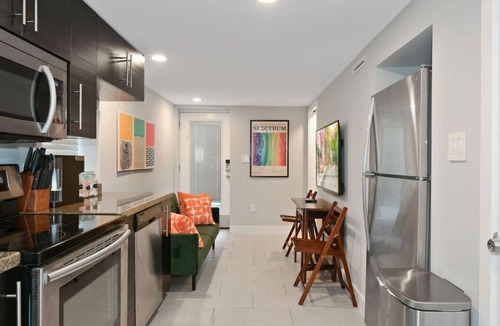 Park View Condo | Cozy Mid-Century Apartment Steps From Restaurants