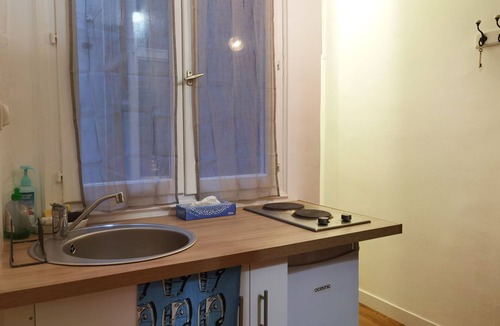 Quartier de la Place-Vendome Apartment | Cozy Mini-Studio for 2 Near Louvre/Metro/Elevator