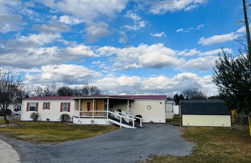 Moorefield House | Cozy Mobile Home In Just the Right Place.
