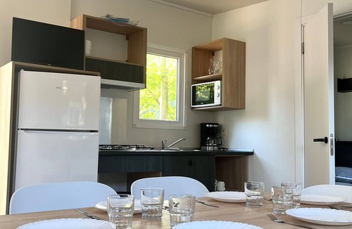 Angicourt House | Cozy mobile home with terrace for 6 people