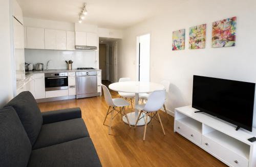 Crosstown Apartment | Cozy & Moden Downtown Condo in Vancouver