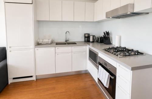 Crosstown Apartment | Cozy & Moden Downtown Condo in Vancouver