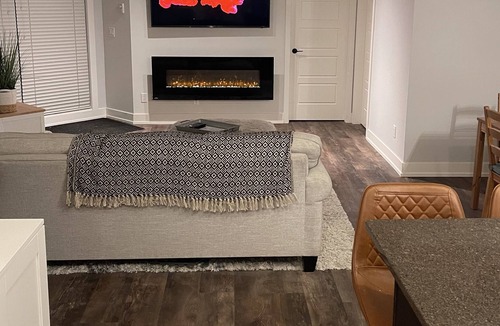 Townline Hill Apartment | Cozy & Modern 2 Bedroom 2 Bathroom Condo