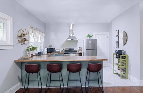 Westwood House | Cozy Modern 2 Bedroom House Near Downtown Cincinnati in Historic Westwood