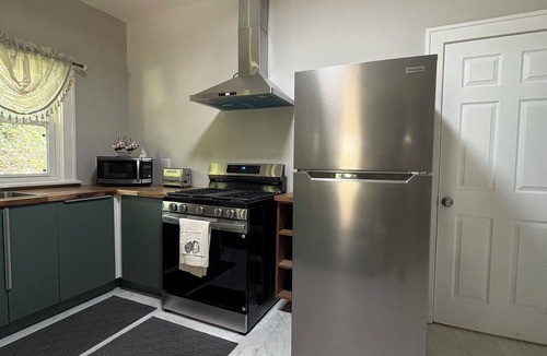 Westwood House | Cozy Modern 2 Bedroom House Near Downtown Cincinnati in Historic Westwood
