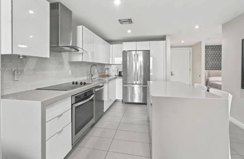 Town Square Condo | Cozy, modern 2-bedroom condo in the heart of downtown Miami -free valet parking.