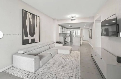 Town Square Condo | Cozy, modern 2-bedroom condo in the heart of downtown Miami -free valet parking.
