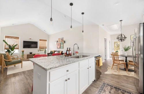 North Belmont House | Cozy & Modern 3-BR Belmont Stay—EV Charger—Pet friendly