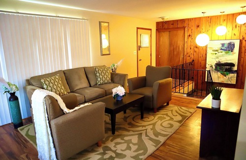 Shiloh Apartment | Cozy Modern and chic 3-bed parking & 2 bath King beds10 min downtown Dayton ❤️