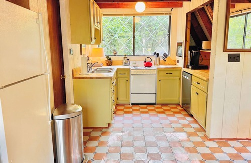 Innsbrook Cabin | Cozy modern cabin nestled in the beautiful woods of Innsbrook.