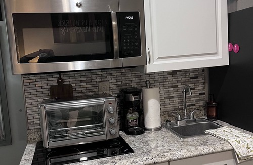 Greater Northdale Apartment | Cozy-modern-charming Studio-Converted Garage-WiFi-AC in Northdale Area in Tampa.