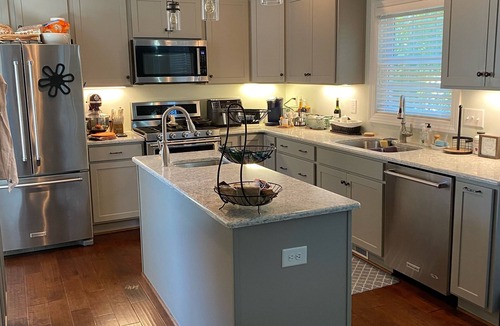 Christiansburg House | Cozy Modern Cottage Style Home minutes from VT, RU, Christiansburg Aquatic Cente