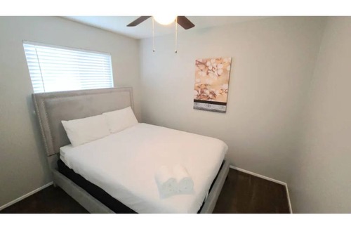 Clovis House | Cozy Modern Duplex Close to Old Town Clovis