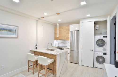 Adams Morgan Condo | Cozy Modern Fabulous 1-bedroom condo in heart of Adams Morgan & Dupont Circle