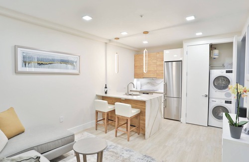 Adams Morgan Condo | Cozy Modern Fabulous 1-bedroom condo in heart of Adams Morgan & Dupont Circle