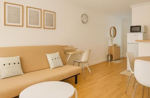 Saint-Germain-en-Laye Apartment | Cozy & Modern apartment l RER 20min to Paris Center, 4min walk to RER