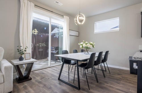 Vancouver House | Cozy Modern Home!