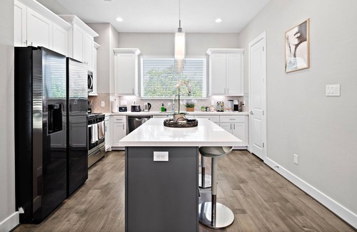 Spring Branch East House | Cozy Modern Private Room For Rent in the heart of Houston
